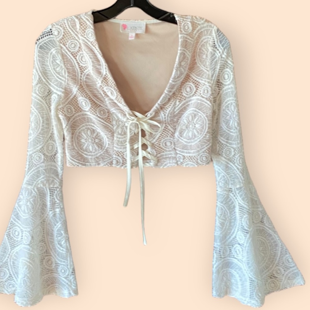 L’ATISTE Gorgeous Cropped  Bell Sleeve’s Top Laced. Size S. Good Condition!